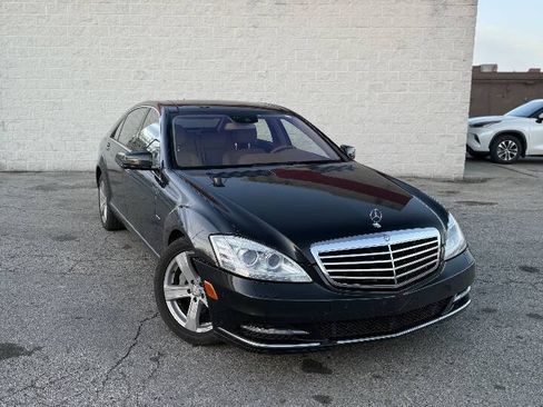 Used 2012 Mercedes-Benz S 550 4MATIC w/ Premium 2 Pkg image 2