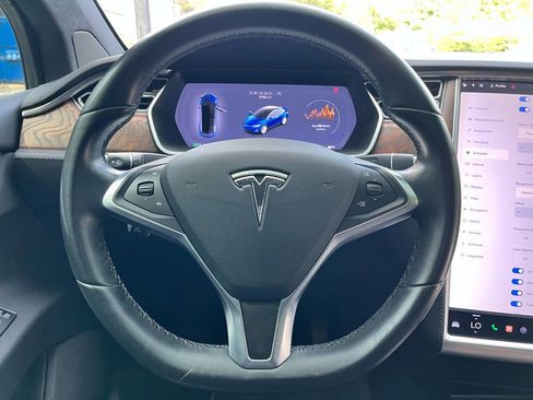 Used 2018 Tesla Model X 75D image 36