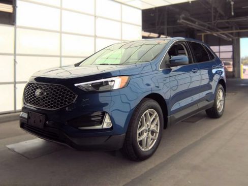Used 2024 Ford Edge SEL w/ Convenience Package AWD/4WD image 2