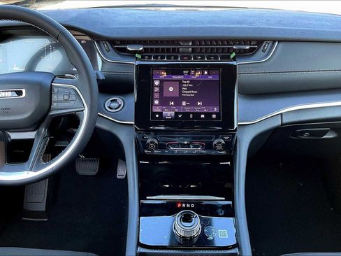 New 2025 Jeep Grand Cherokee L Laredo image 7