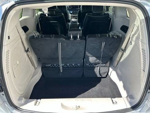 Used 2023 Chrysler Pacifica Touring-L FWD image 45
