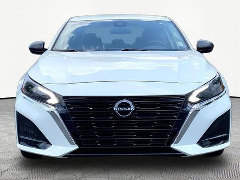 Used 2025 Nissan Altima 2.5 SV FWD image 2