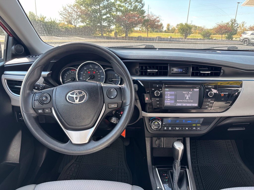 Used 2014 Toyota Corolla LE FWD image 18
