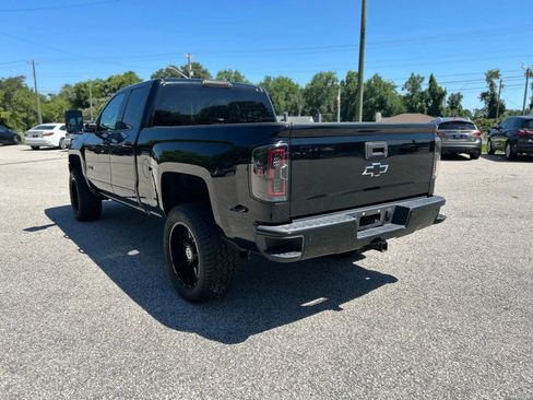 Used 2018 Chevrolet Silverado 1500 LT w/ Midnight Edition image 9