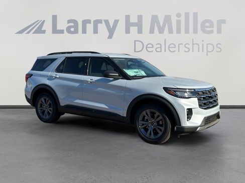 New 2026 Ford Explorer Active AWD/4WD image 7
