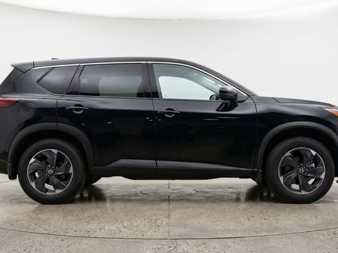 Used 2025 Nissan Rogue SV image 11