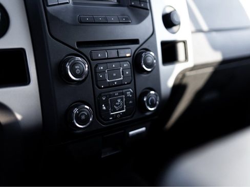 Used 2013 Ford F150 XLT w/ XLT Chrome Pkg image 11