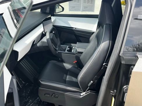 Used 2024 Tesla Cybertruck AWD Crew Cab image 7
