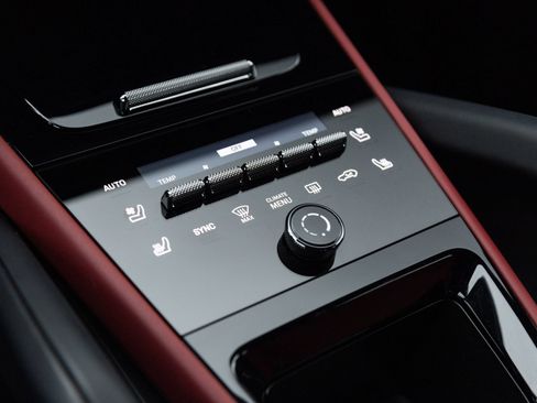 Certified 2025 Porsche Cayenne E-Hybrid Coupe AWD/4WD image 27