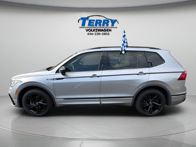 Certified 2024 Volkswagen Tiguan SE R-Line AWD/4WD image 3