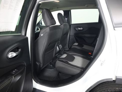 Used 2014 Jeep Cherokee Latitude w/ Cold Weather Group AWD/4WD image 50