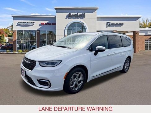 Certified 2023 Chrysler Pacifica Limited FWD image 4