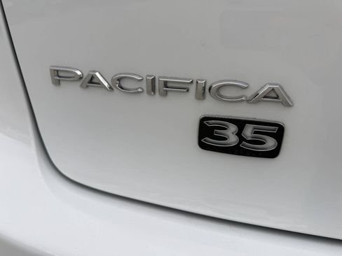 Used 2020 Chrysler Pacifica Touring-L FWD image 10