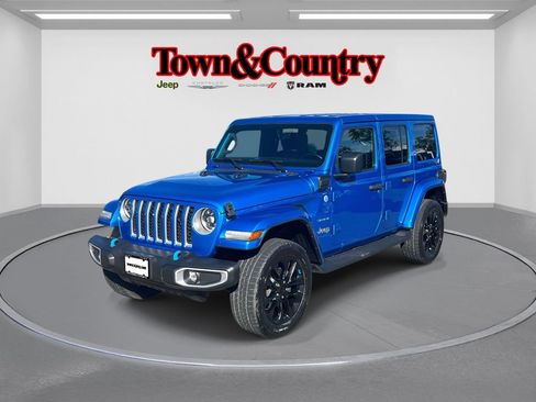 Certified 2023 Jeep Wrangler Unlimited Sahara w/ Cold Weather Group AWD/4WD image 4