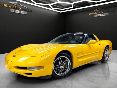 Used 2001 Chevrolet Corvette Coupe w/ Preferred Equipment Group2 RWD image 1