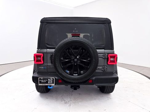 Used 2022 Jeep Wrangler Unlimited Sahara AWD/4WD image 19