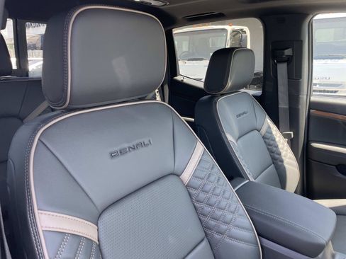 New 2026 GMC Canyon Denali w/ LPO, Denali Black Edition AWD/4WD image 28