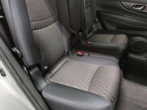 Used 2017 Nissan Rogue SV w/ Sun & Sound Touring Package image 21