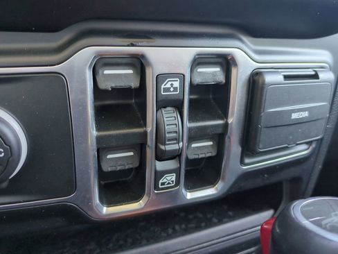 Used 2022 Jeep Gladiator Overland w/ Popular Equipment Package AWD/4WD image 31