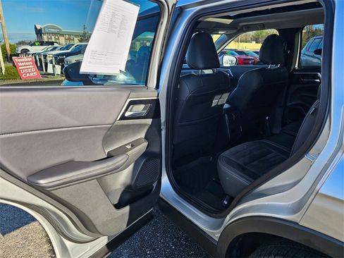 Used 2023 Mitsubishi Outlander SE image 12