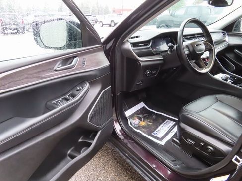 Used 2022 Jeep Grand Cherokee L Limited image 16