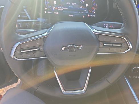 Used 2025 Chevrolet Suburban Z71 image 17