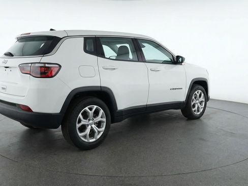 Used 2025 Jeep Compass Latitude image 9