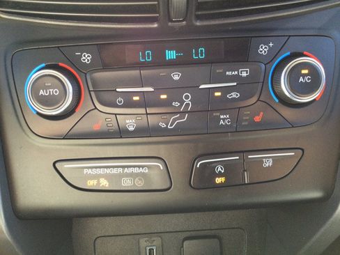 Used 2017 Ford Escape SE w/ Equipment Group 201A AWD/4WD image 35
