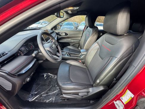 Used 2025 Jeep Compass Trailhawk image 32