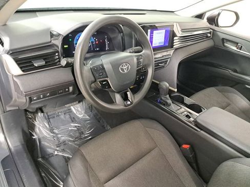 Used 2025 Toyota Camry LE FWD image 17