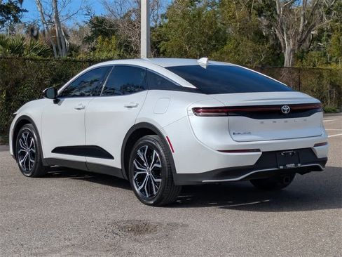 Used 2025 Toyota Crown XLE image 3