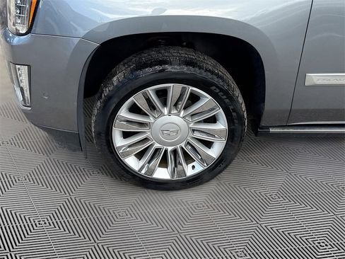 Used 2019 Cadillac Escalade ESV Platinum image 9