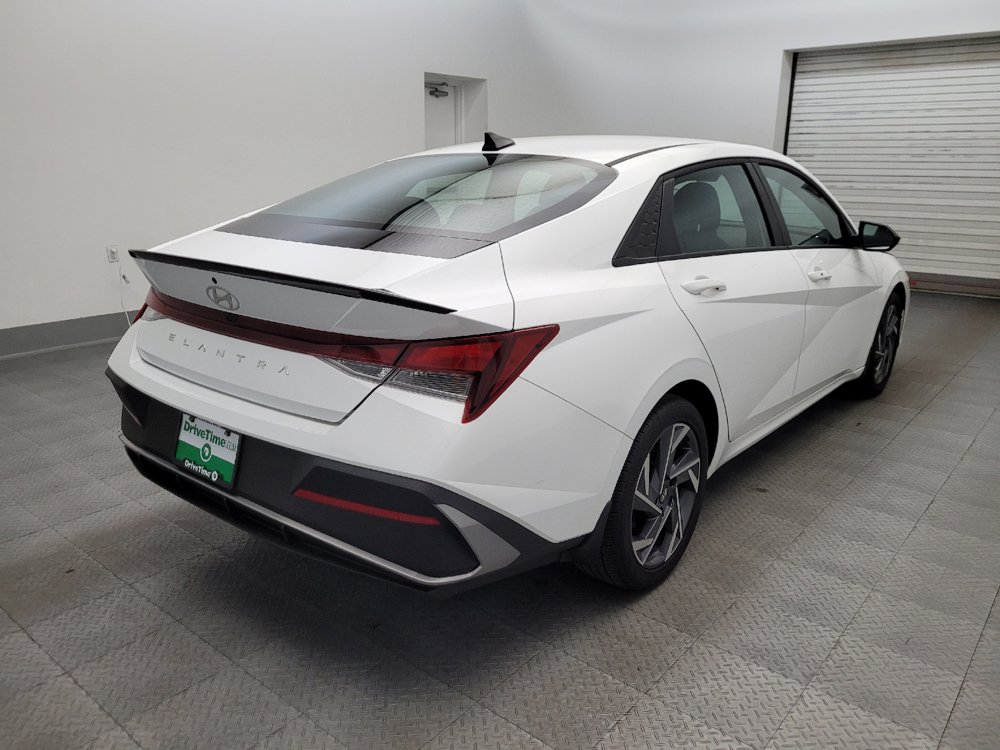 Used 2025 Hyundai Elantra Sport FWD image 9