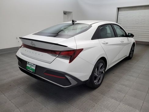 Used 2025 Hyundai Elantra Sport FWD image 9