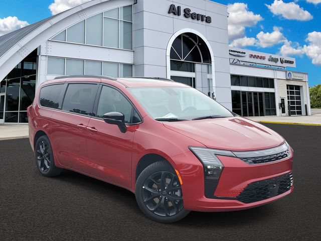 New 2027 Chrysler Pacifica Limited w/ Family Tech Group AWD/4WD image 1