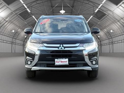 Used 2017 Mitsubishi Outlander GT AWD/4WD image 2