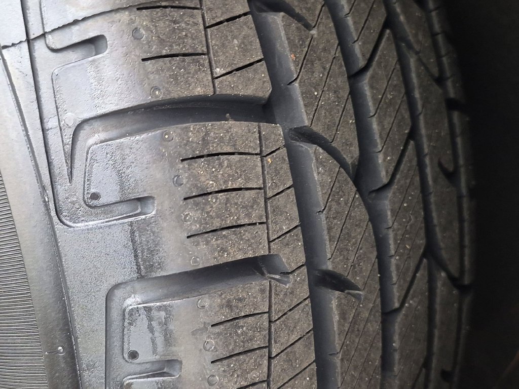Used 2021 Jeep Grand Cherokee Laredo RWD image 12