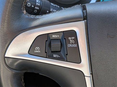 Used 2017 Chevrolet Equinox Premier image 18