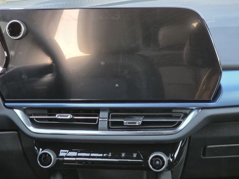 New 2026 Chevrolet Equinox EV LT w/ LPO, Blackout Package image 23