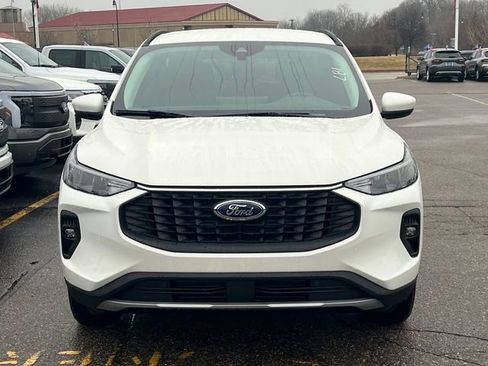 New 2026 Ford Escape SE w/ Class II Trailer Tow Package FWD image 2