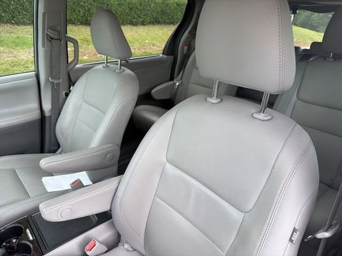 Used 2020 Toyota Sienna XLE FWD image 10