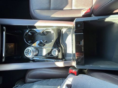 Used 2025 Ford Explorer Platinum image 13