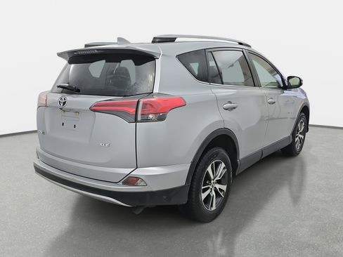 Used 2018 Toyota RAV4 XLE image 5