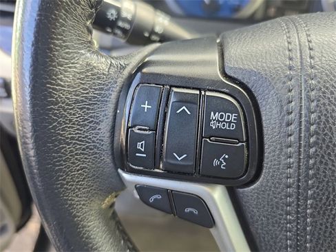 Used 2019 Toyota Sienna XLE image 17