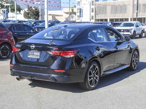 Used 2025 Nissan Sentra SR FWD image 8