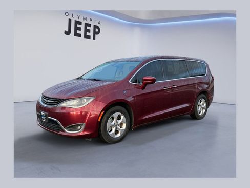 Used 2018 Chrysler Pacifica Touring Plus image 1