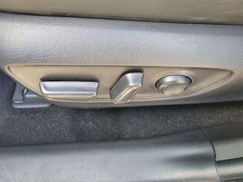 Used 2021 Toyota RAV4 XLE Premium image 18