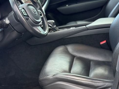 Used 2018 Volvo S90 T5 Momentum w/ Convenience Package FWD image 10