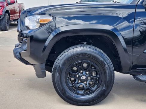Used 2022 Toyota Tacoma SR5 w/ Technology Package image 5