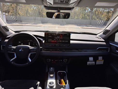 New 2026 Mitsubishi Outlander SE FWD image 24